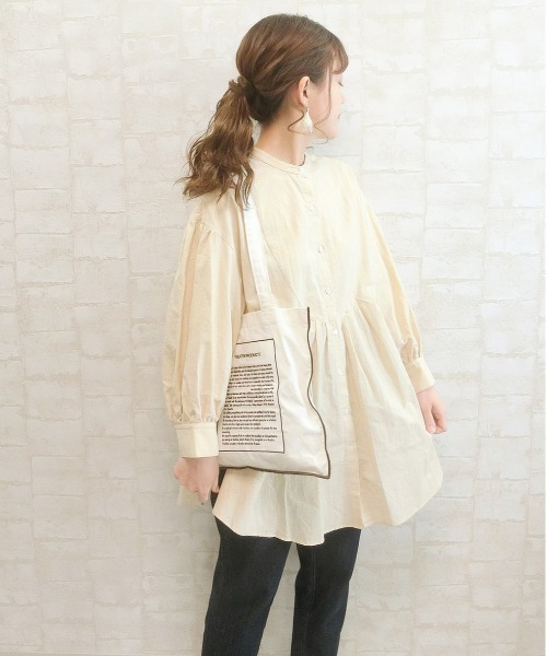 AZUL ENCANTO(アズールエンカント)の「バンドカラー袖ボリュームブラウス(シャツ/ブラウス・レディース・ホワイト/ベージュ/パープル・FREE)」の6枚目の写真