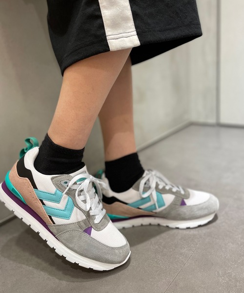 hummel(ヒュンメル)の「hummel/ヒュンメル THOR/ソー(スニーカー・メンズ・ブラック×ホワイト/ベージュ/グレー/ホワイト系その他/グレー系その他/ホワイト×レッド・25cm/27cm/25.5cm/26.5cm/28cm/23cm/24cm/22.5cm)」の2枚目の写真