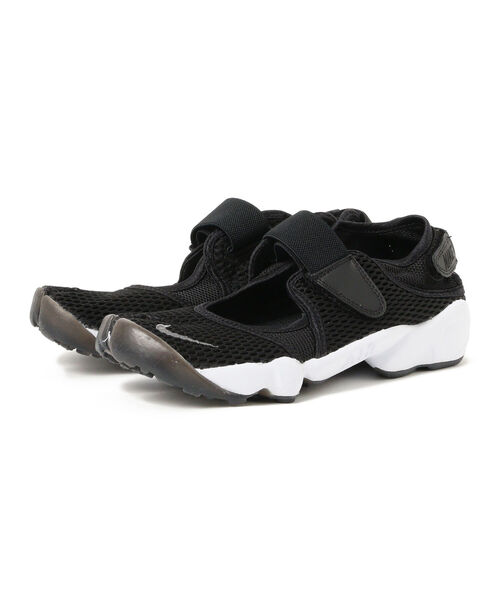 NIKE（ナイキ）の「NIKE / ウィメンズ エアリフト ブリーズ（スニーカー・レディース・ブラック/ホワイト・23.0cm/24.0cm/25.0cm/26.0cm）」の2枚目の写真