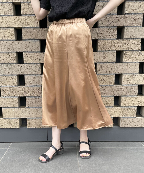 COMME CA ISM（コムサイズム）の「サテンマーメイドスカート（スカート・レディース・キャメル/グレイッシュベージュ・SMALL/MEDIUM/LARGE）」の19枚目の写真