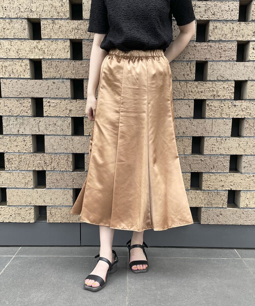 COMME CA ISM（コムサイズム）の「サテンマーメイドスカート（スカート・レディース・キャメル/グレイッシュベージュ・SMALL/MEDIUM/LARGE）」の20枚目の写真