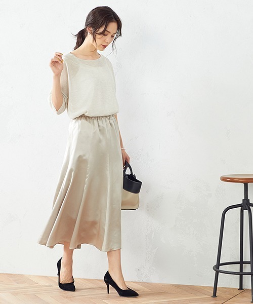 COMME CA ISM（コムサイズム）の「サテンマーメイドスカート（スカート・レディース・キャメル/グレイッシュベージュ・SMALL/MEDIUM/LARGE）」の4枚目の写真