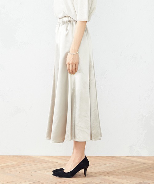 COMME CA ISM（コムサイズム）の「サテンマーメイドスカート（スカート・レディース・キャメル/グレイッシュベージュ・SMALL/MEDIUM/LARGE）」の7枚目の写真