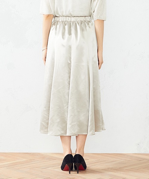 COMME CA ISM（コムサイズム）の「サテンマーメイドスカート（スカート・レディース・キャメル/グレイッシュベージュ・SMALL/MEDIUM/LARGE）」の10枚目の写真