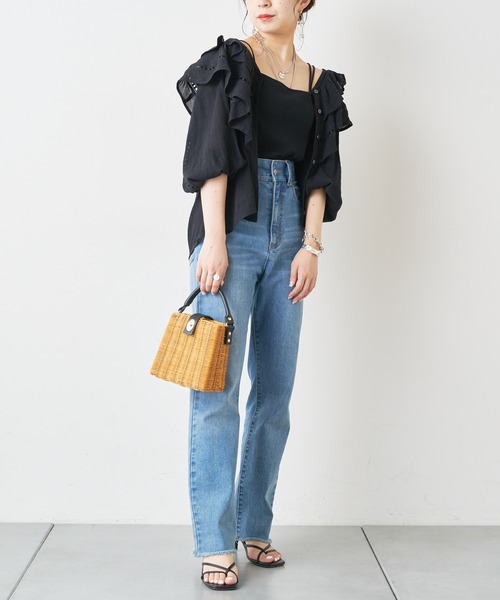 Chico（チコ）の「スクエアチェーンショルダーカゴバック（ショルダーバッグ・レディース・ベージュ/アイボリー/ブラック・FREE）」の7枚目の写真