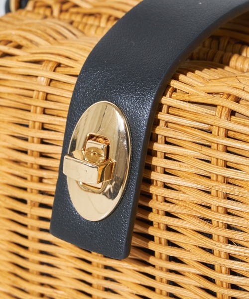 Chico（チコ）の「スクエアチェーンショルダーカゴバック（ショルダーバッグ・レディース・ベージュ/アイボリー/ブラック・FREE）」の13枚目の写真