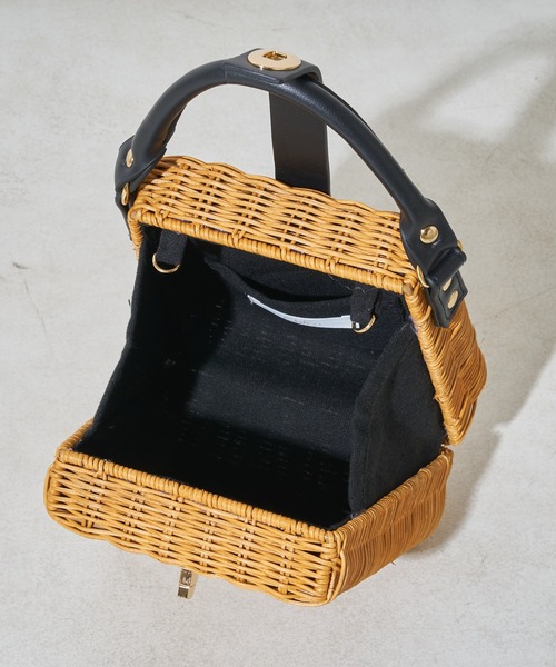 Chico（チコ）の「スクエアチェーンショルダーカゴバック（ショルダーバッグ・レディース・ベージュ/アイボリー/ブラック・FREE）」の16枚目の写真