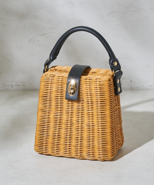 Chico（チコ）の「スクエアチェーンショルダーカゴバック（ショルダーバッグ・レディース・ベージュ/アイボリー/ブラック・FREE）」の18枚目の写真