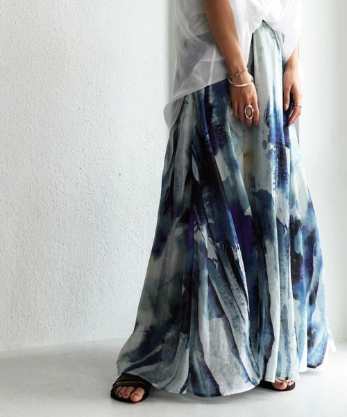 antiqua(アンティカ)の「水彩画風アート柄ロングスカート(スカート・レディース・ブルー・FREE)」の10枚目の写真