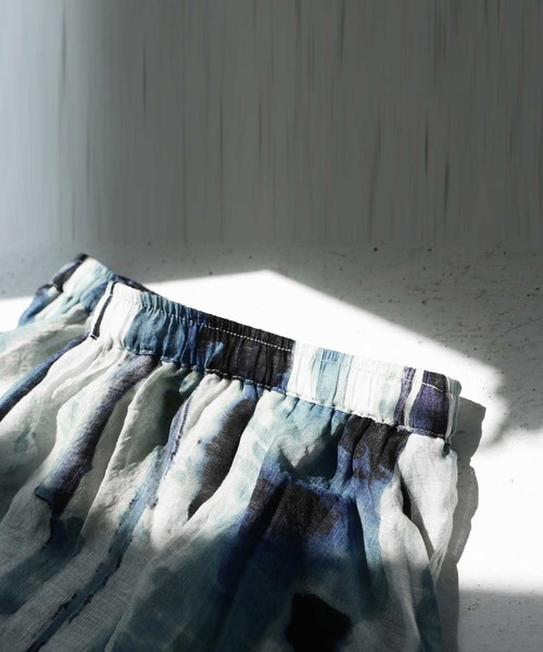 antiqua(アンティカ)の「水彩画風アート柄ロングスカート(スカート・レディース・ブルー・FREE)」の13枚目の写真