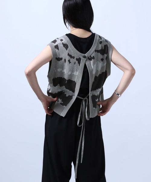 HARE（ハレ）の「ABSTRACTバックリボンニットベスト(HARE)（ベスト・レディース・グレー/ブラウン・FREE）」の11枚目の写真