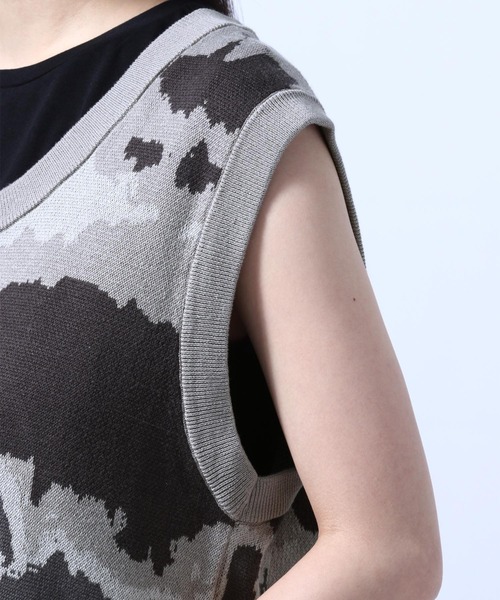 HARE（ハレ）の「ABSTRACTバックリボンニットベスト(HARE)（ベスト・レディース・グレー/ブラウン・FREE）」の16枚目の写真