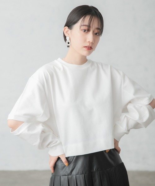 PAGEBOY（ページボーイ）の「スリットスリーブショートプルオーバー（Tシャツ/カットソー・レディース・オフホワイト/ブラック/グレイッシュベージュ・FREE）」の2枚目の写真