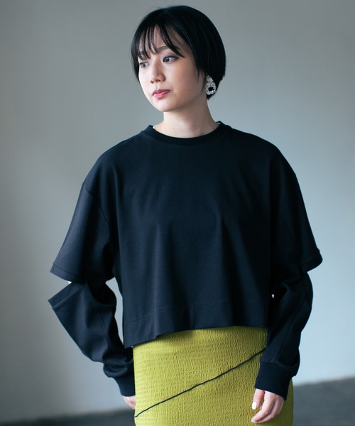 PAGEBOY（ページボーイ）の「スリットスリーブショートプルオーバー（Tシャツ/カットソー・レディース・オフホワイト/ブラック/グレイッシュベージュ・FREE）」の4枚目の写真