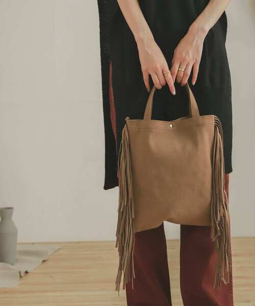 SENSE OF PLACE by URBAN RESEARCH（センスオブプレイスバイアーバンリサーチ）の「2WAYフリンジミニトートバッグ（ショルダーバッグ・レディース・ブラウン/ライトベージュ/パープル・ONE）」の2枚目の写真