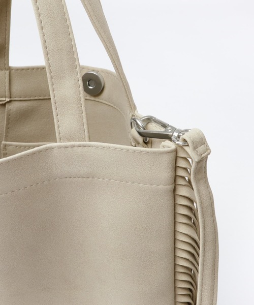 SENSE OF PLACE by URBAN RESEARCH（センスオブプレイスバイアーバンリサーチ）の「2WAYフリンジミニトートバッグ（ショルダーバッグ・レディース・ブラウン/ライトベージュ/パープル・ONE）」の12枚目の写真