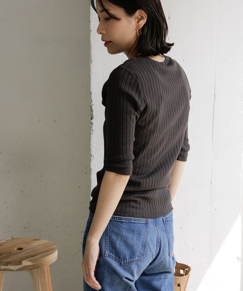 URBAN RESEARCH DOORS（アーバンリサーチドアーズ）の「針抜き6分袖カットソー（Tシャツ/カットソー・レディース・アイボリー/チャコールグレー/ブラウン・ONE）」の15枚目の写真