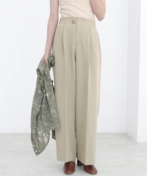 CLEIO（クレイオ）の「【CLEIO】ツイルストレートタックパンツ（その他パンツ・レディース・ベージュ/アイボリー・S/M）」の2枚目の写真