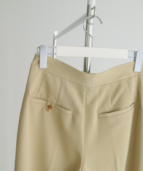 CLEIO（クレイオ）の「【CLEIO】ツイルストレートタックパンツ（その他パンツ・レディース・ベージュ/アイボリー・S/M）」の5枚目の写真