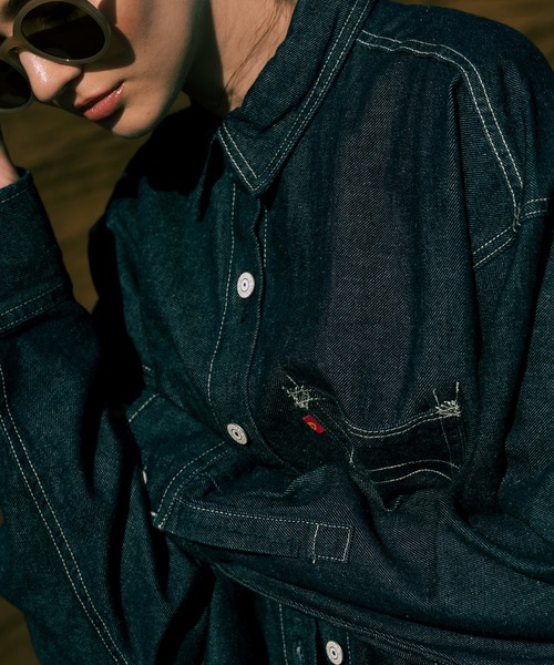 Levi's（リーバイス）の「Levi's(R) RED デニムシャツ MIDNIGHT HOURS（シャツ/ブラウス・レディース・ダークインディゴブルー・XS/S/M）」の5枚目の写真
