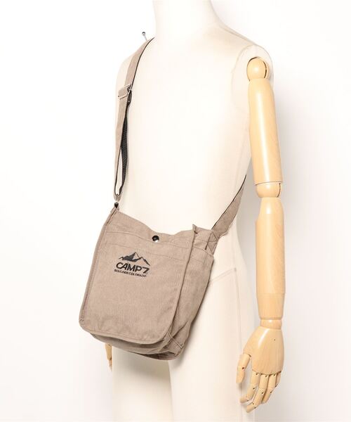 CAMP7（キャンプセブン）の「【CAMP7】コーデュロイロゴショルダーバッグ（ショルダーバッグ・レディース・ベージュ/カーキブラウン・ONE SIZE）」の5枚目の写真