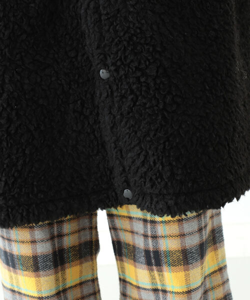 BEAMS BOY（ビームスボーイ）の「Champion × BEAMS BOY / 別注 ボア スタジアム ジャケット（ノーカラーコート・レディース・ブラック/ナチュラル・SMALL）」の15枚目の写真