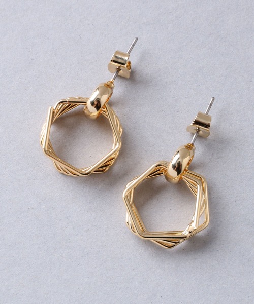 Manon's Selection(マノンズセレクション)の「ペンタゴンキャッチピアス(ピアス(両耳用)・レディース・シルバー/ゴールド・ONE SIZE)」の3枚目の写真