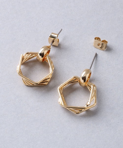 Manon's Selection(マノンズセレクション)の「ペンタゴンキャッチピアス(ピアス(両耳用)・レディース・シルバー/ゴールド・ONE SIZE)」の4枚目の写真