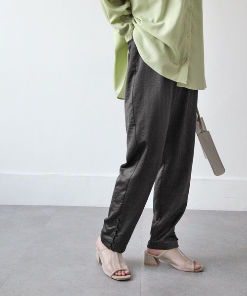 Chillfar（チルファー）の「ヴィンテージサテンハイウエストパンツ（その他パンツ・レディース・ブラック/ブラウン/カーキ/アイボリー/マスタード/グレイッシュベージュ・FREE）」の3枚目の写真