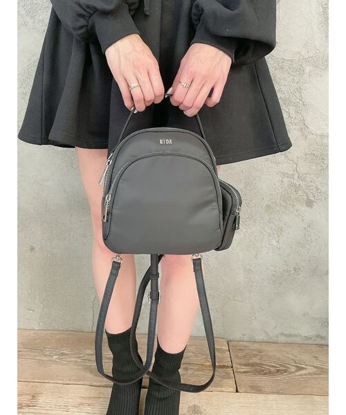 GYDA(ジェイダ)の「ポーチ付ナイロン4WAYリュック(バックパック/リュック・レディース・ブラック/ベージュ・FREE)」の3枚目の写真