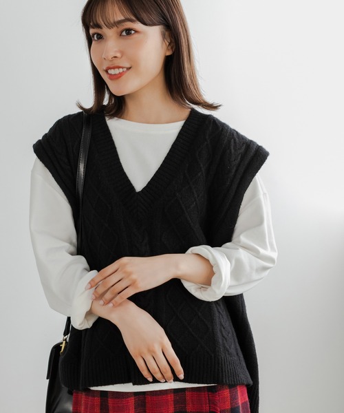 Edit Sheen（エディットシーン）の「ケーブル編みVネックニットベスト（ニット/セーター・レディース・ブラック/グレー/モカ・MEDIUM）」の2枚目の写真
