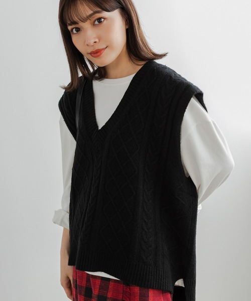 Edit Sheen（エディットシーン）の「ケーブル編みVネックニットベスト（ニット/セーター・レディース・ブラック/グレー/モカ・MEDIUM）」の14枚目の写真