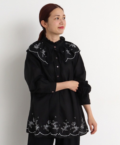 ☆美品☆chambre de charme 花柄ブラウス chambre de charme（シャンブルドゥシャーム）の「cdc お花図鑑刺繍