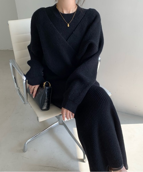 emi+（エミプラス）の「レイヤード風フロントクロスニットワンピース（ワンピース・レディース・アイボリー/ブラック/カーキ/ブルーグレー/チャコールグレー/ベージュ/ブラウン/ボルドー/ネイビー・FREE）」の14枚目の写真