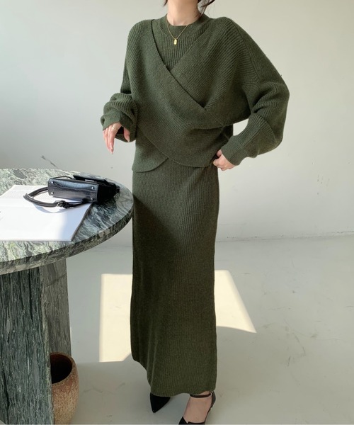 emi+（エミプラス）の「レイヤード風フロントクロスニットワンピース