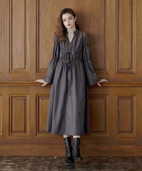 MIELI INVARIANT（ミエリインヴァリアント）の「Taffeta Aurora Blouse Dress（ワンピース・レディース・ブラウン/マスタード・FREE）」の17枚目の写真