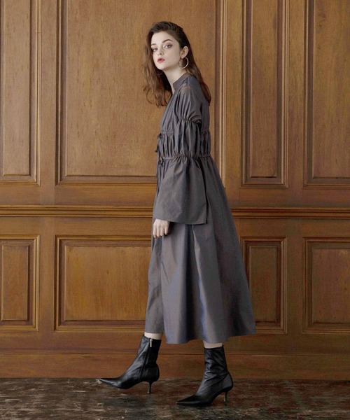 MIELI INVARIANT（ミエリインヴァリアント）の「Taffeta Aurora Blouse Dress（ワンピース・レディース・ブラウン/マスタード・FREE）」の5枚目の写真