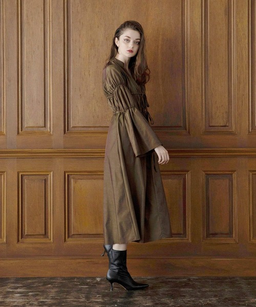 MIELI INVARIANT（ミエリインヴァリアント）の「Taffeta Aurora Blouse Dress（ワンピース・レディース・ブラウン/マスタード・FREE）」の3枚目の写真