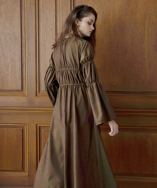 MIELI INVARIANT（ミエリインヴァリアント）の「Taffeta Aurora Blouse Dress（ワンピース・レディース・ブラウン/マスタード・FREE）」の14枚目の写真