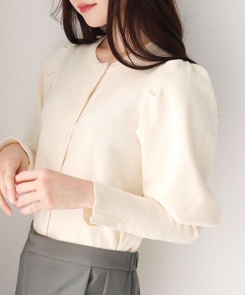 HER CLOSET（ハークローゼット）の「【twenty three】ボタンデザインパフスリーブニットカーディガン（カーディガン/ボレロ・レディース・アイボリー/ブラック/モカ/ミント・FREE）」の2枚目の写真