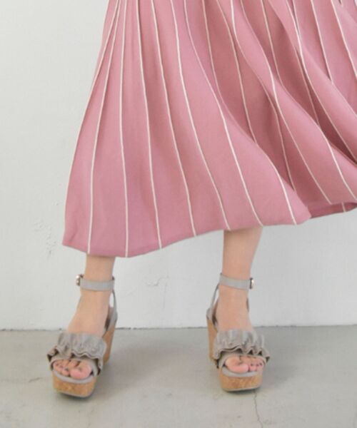 MAJESTIC LEGON（マジェスティックレゴン）の「フカフカフリルサンダル（サンダル・レディース・アイボリー/ライトグレー/グレイッシュベージュ/ブラック・LARGE/X-LARGE/SMALL/MEDIUM）」の6枚目の写真