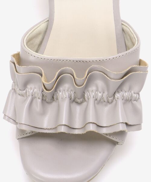 MAJESTIC LEGON（マジェスティックレゴン）の「フカフカフリルサンダル（サンダル・レディース・アイボリー/ライトグレー/グレイッシュベージュ/ブラック・LARGE/X-LARGE/SMALL/MEDIUM）」の21枚目の写真