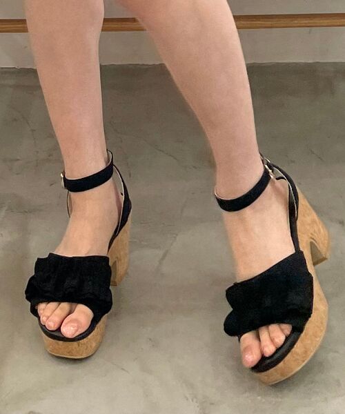 MAJESTIC LEGON（マジェスティックレゴン）の「フカフカフリルサンダル（サンダル・レディース・アイボリー/ライトグレー/グレイッシュベージュ/ブラック・LARGE/X-LARGE/SMALL/MEDIUM）」の3枚目の写真