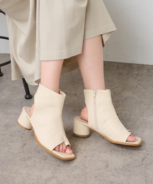 COLONY 2139（コロニートゥーワンスリーナイン）の「トングブーツサンダル（サンダル・レディース・ブラック/ベージュ/オフホワイト・22.5/23.5/24.5）」の2枚目の写真