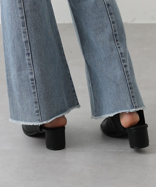 COLONY 2139（コロニートゥーワンスリーナイン）の「トングブーツサンダル（サンダル・レディース・ブラック/ベージュ/オフホワイト・22.5/23.5/24.5）」の8枚目の写真