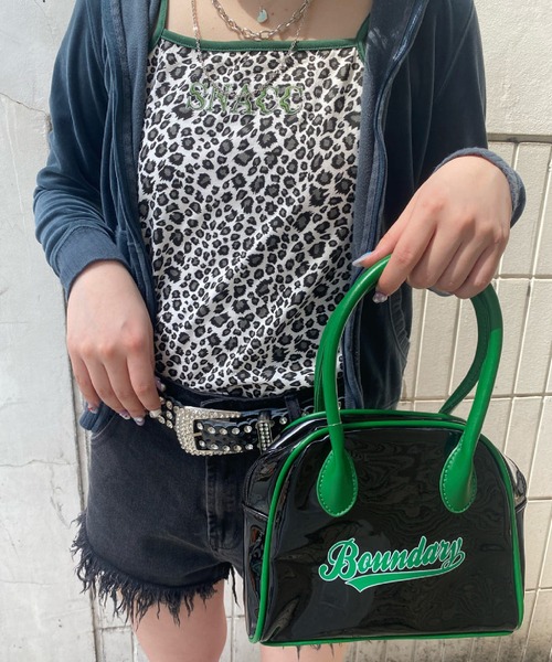 SPINNS（スピンズ）の「BAUNDAYロゴ エナメルミニボストンバッグ