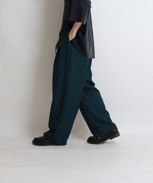 Confirm(コンファーム)の「Confirm / コンファーム タックワイドパンツ(スラックス・メンズ・アイボリー/ブラック/ブラウン/グリーン・L/M)」の4枚目の写真