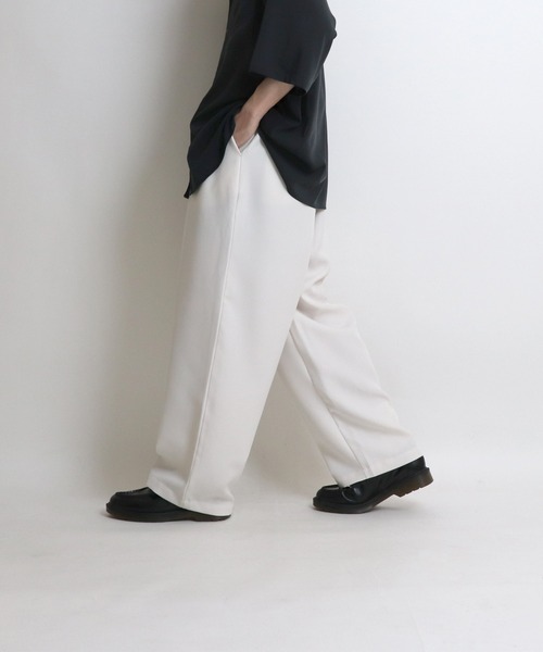 Confirm(コンファーム)の「Confirm / コンファーム タックワイドパンツ(スラックス・メンズ・アイボリー/ブラック/ブラウン/グリーン・L/M)」の1枚目の写真