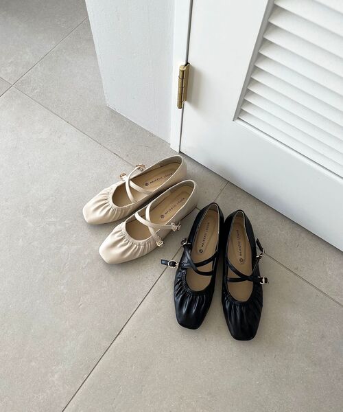 MAJESTIC LEGON（マジェスティックレゴン）の「ダブルストラップパンプス（パンプス・レディース・アイボリー/ブラック・MEDIUM/X-LARGE/LARGE/SMALL）」の3枚目の写真