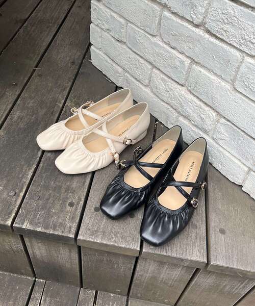 MAJESTIC LEGON（マジェスティックレゴン）の「ダブルストラップパンプス（パンプス・レディース・アイボリー/ブラック・MEDIUM/X-LARGE/LARGE/SMALL）」の4枚目の写真